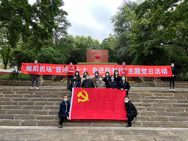 第一、第十三、第十七黨支部聯(lián)合開展“喜迎二十大·奮進(jìn)新時(shí)代”主題黨日活動(dòng).jpg